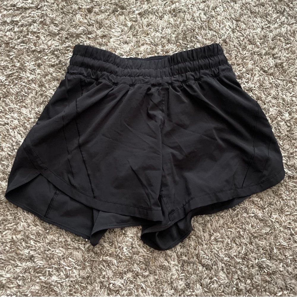 lululemon hotty hot high rise size 6 black shorts